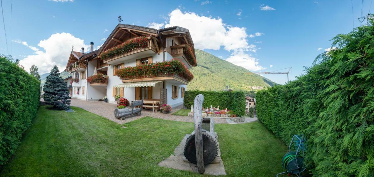Appartamento Patrizia E Franco Commezzadura Exteriér fotografie